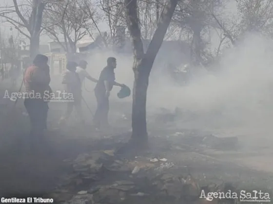 Trabajaron dos dotaciones de bomberos y policías.