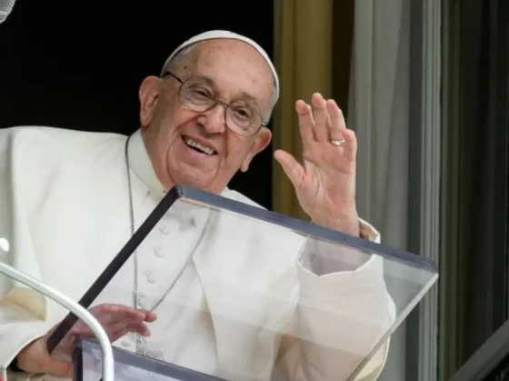 El Papa Francisco presenta una mejoría ligera y gradual