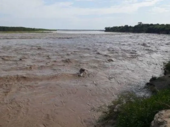 Hay alerta en el norte provincial por la rotura de defensas del río en Bolivia