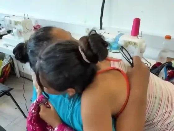 ¡El amor no conoce límites! Mamá salteña le hizo el vestido de 15 a su hija en la Fábrica Municipal