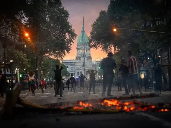 El Gobierno impondrá derecho de admisión a 26 hinchas por los destrozos en la marcha