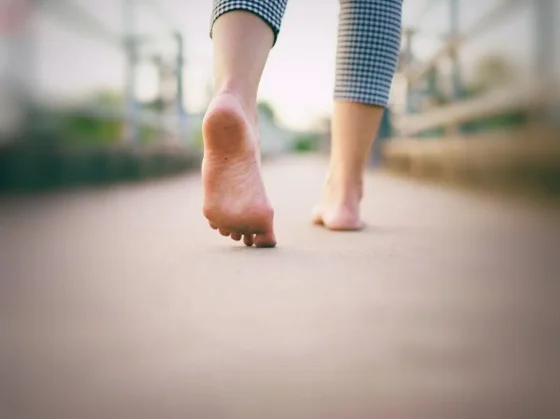 Por qué en Australia es "cool" caminar descalzo por la calle