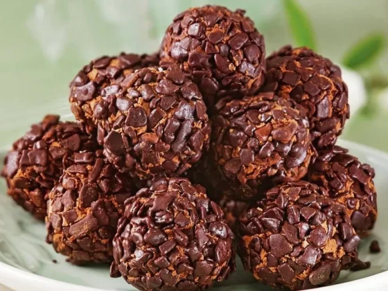 Cómo hacer Trufas de avena y chocolate: la receta riquísima y golosa con 4 ingredientes