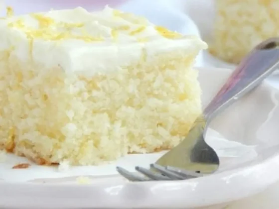 Torta de limón con solo 3 huevos y alta en proteínas: la receta fit que necesitás para el antojo dulce