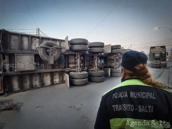 AV. ENTRE RÍOS: Volcó un camión con 12 mil kilos de carne