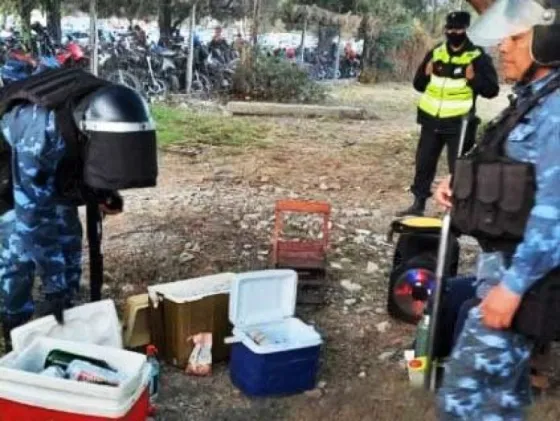 Infraccionaron a un salteño que vendía bebidas alcohólicas durante un partido de fútbol