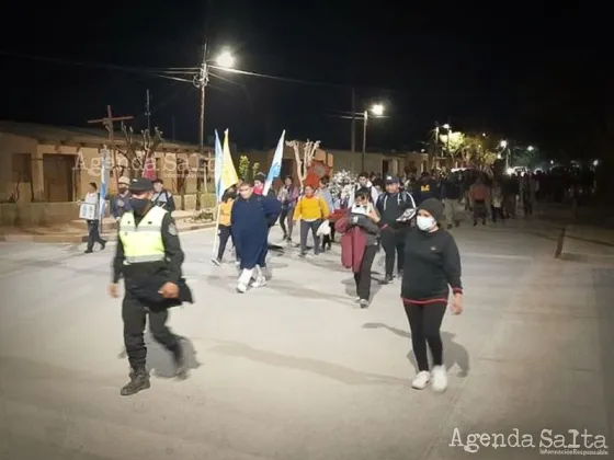 Peregrinos de Molinos y parajes de los Valles Calchaquíes avanzan llenos de fe y amor