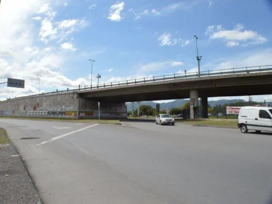 Una mujer cayó desde el puente elevador de la Rotonda de Limache