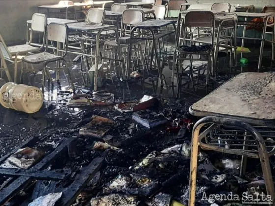 Fueron los propios vecinos los que tuvieron que sofocar las llamas con baldes y mangueras, porque el pueblo no cuenta con bomberos.