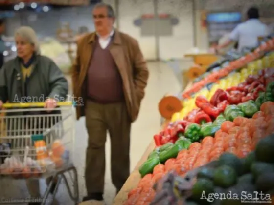 Este jueves los supermercados atenderán solo hasta las 14 hs