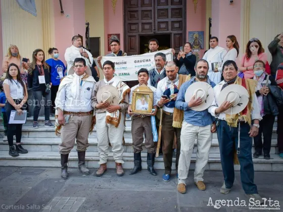 Movilizados por su fe, atravesando temperaturas extremas, llegan hoy las peregrinaciones más grandes a la catedral