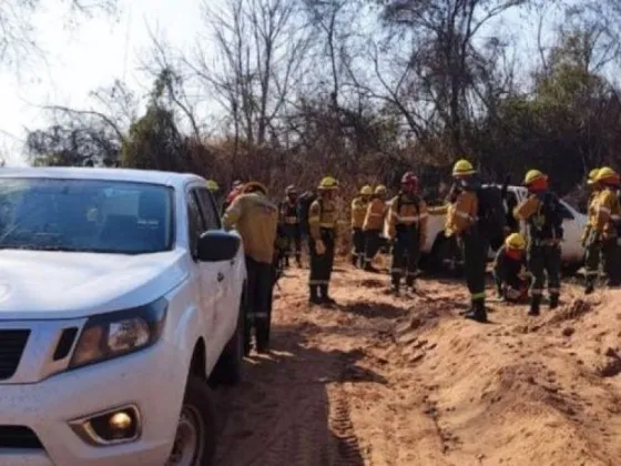 Bomberos continúan trabajando para sofocar los incendios en el norte de Salta