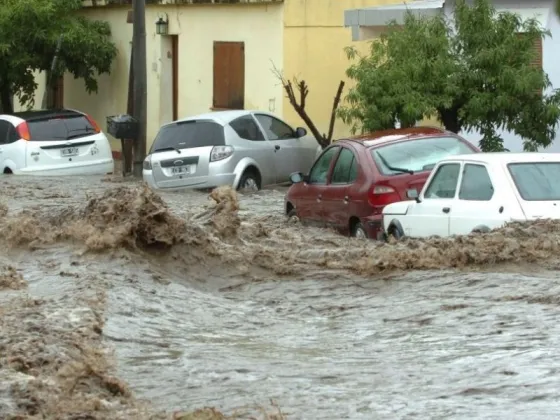 Fuerte temporal en Comodoro Rivadavia: se inundó la ciudad y permanece un alerta roja por tormentas