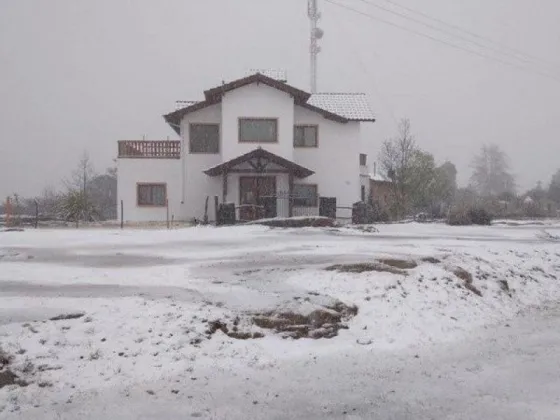 Sorpresa en el Día de la Primavera: cayó nieve en las sierras de Córdoba