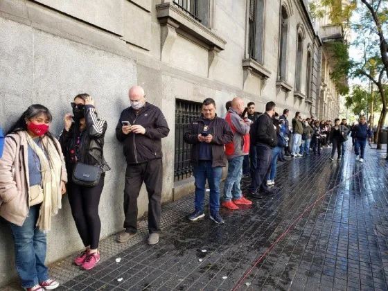 Murió Carlitos Balá: admiradores hacen fila para despedirlo en la Legislatura porteña