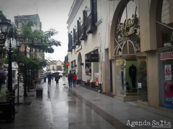 Día del Empleado de Comercio: hoy no abrirán los locales céntricos