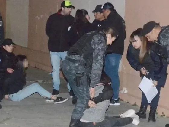 Se pelearon por un chico: dos nenas de 13 años acuchillaron a otra de 12 y la víctima quedó en grave estado