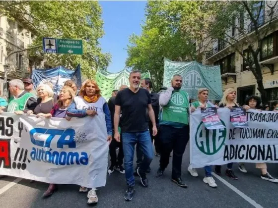 Estatales acordaron con el Gobierno un bono de $30.000 y el pase a planta de 11 mil trabajadores