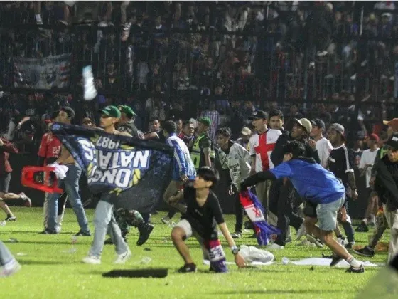 El crudo relato de un futbolista que fue testigo de la tragedia en Indonesia: “Algunos aficionados ingresaron al vestuario y murieron allí”