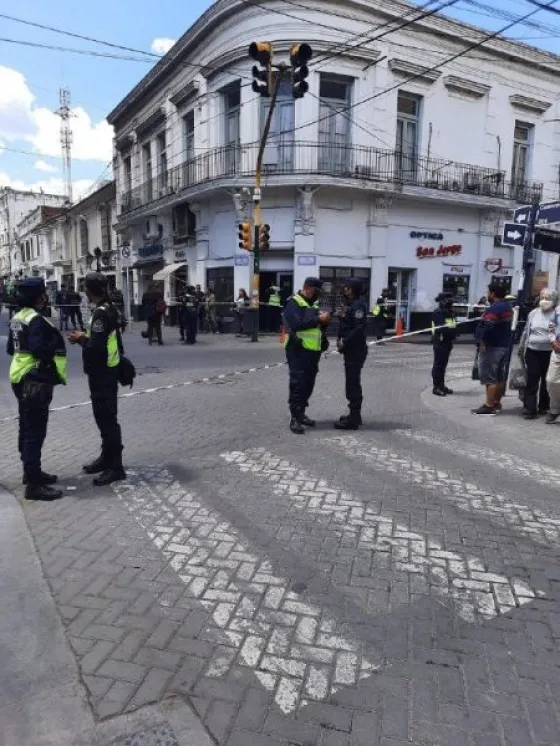 [MICROCENTRO DE LA CIUDAD]: Se investiga la muerte de una mujer