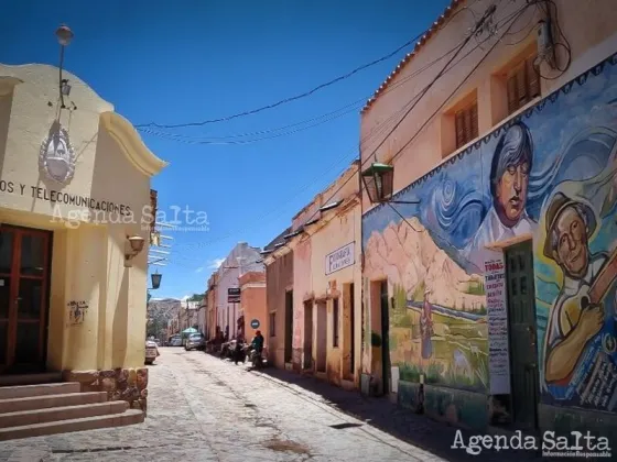 Hallan sin vida a una pareja de turistas en hostal