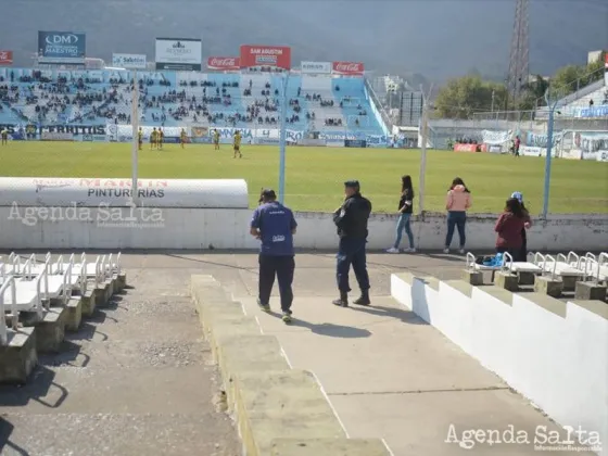 Se encuentra autorizado el ingreso de cotillón a las canchas de Salta tales como instrumentos musicales, banderas de flameo, banderas de las agrupaciones, papel picado y globos