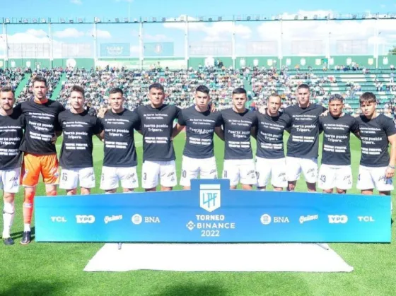 “No fueron incidentes, fue represión”: la remera que lucieron los jugadores de Gimnasia ante Banfield