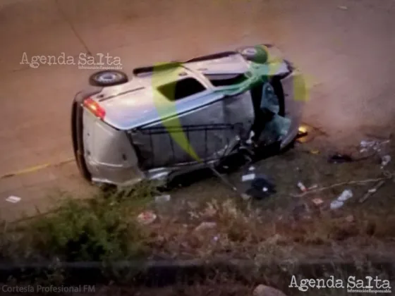 Av. Bolivia: Camioneta volcó y dos personas fueron trasladadas en código rojo