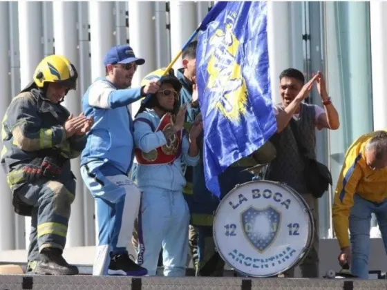 Fernando el "Puma" Martínez fue recibido en Ezeiza en un autobomba y con bombos y banderas de Boca