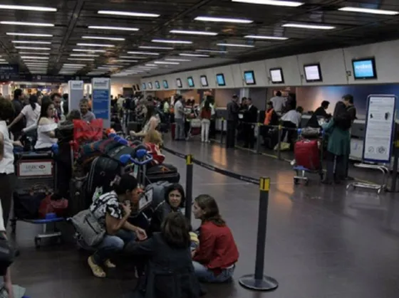 En la vuelta del fin de semana largo, dejó de funcionar un radar y hay demoras en Aeroparque y Ezeiza