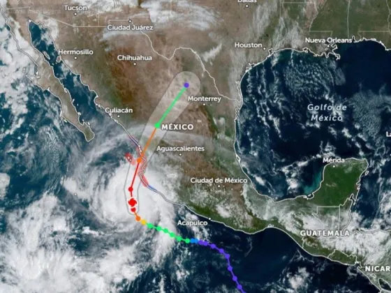 El huracán Roslyn pasó a categoría 4 y golpea la costa de México con vientos de más de 200 km/h