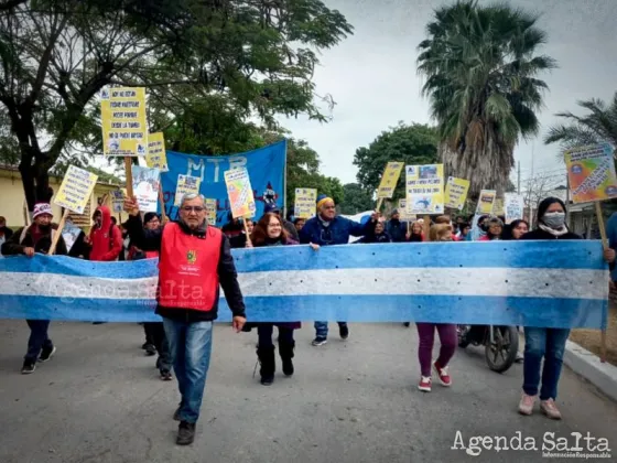 Jubilados de Orán marcharon por séptima vez contra el PAMI "no tenemos tiempo, nos estamos muriendo”