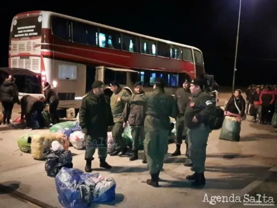 Pasajeros enojados con Gendarmería: denuncian que fueron retenidos por más de once horas tras el hallazgo de droga