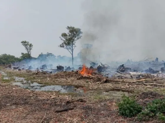 Complicado: Humo, incendios, poca visibilidad y un alerta de lluvia que no se concreta