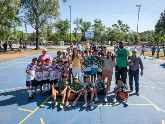 La Intendenta habilitó mejoras en cuatro playones deportivos del balneario Carlos Xamena