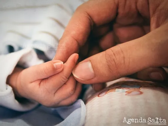 Un hombre intentó vender a su hija de 2 meses a través de un grupo de Facebook