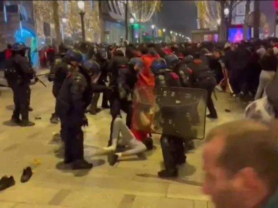 Incidentes en París tras las victorias de Francia y Marruecos: grupos de hinchas se enfrentaron con la policía