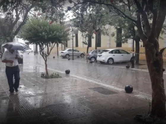 ALERTA NARANJA: Llovió en Salta y refresco un poco