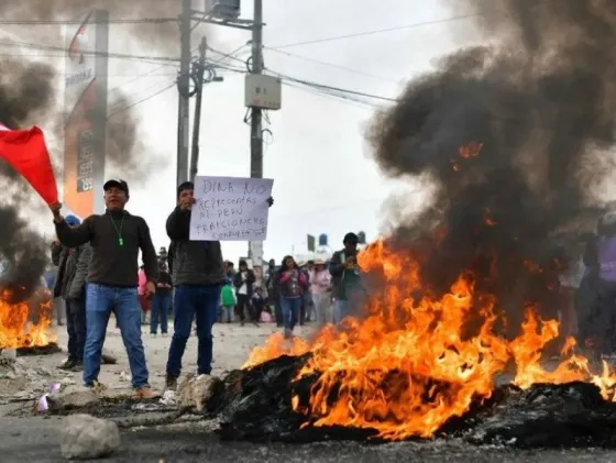 Se agrava la crisis en Perú: toman el aeropuerto de Arequipa y ya suman cuatro los muertos en las protestas