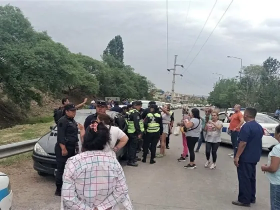 Tensión en Alto Molino por la falta de agua