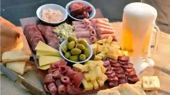 A romper el chanchito: ¿cuánto sale la picada y el asado para ver la final del Mundial?