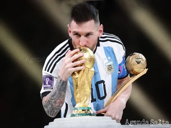 Lionel Messi y el esperado beso a la Copa del Mundo