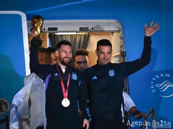 Bienvenidos campeones: la Selección ya está en casa y fue recibida por una multitud