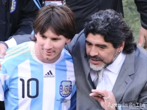 Los dos astros vivieron épocas diferentes del fútbol mundial, pero ambos supieron encender la pasión de los corazones argentinos.