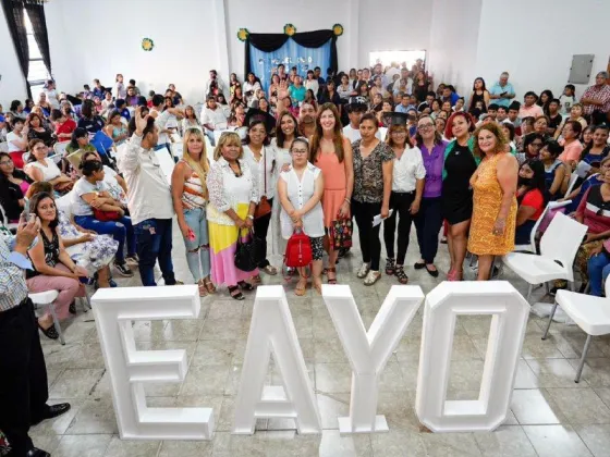 Bettina Romero: “Es una alegría acompañar a los salteños que se esfuerzan, seguimos nivelando para arriba con más y mejores cursos al alcance de todos”