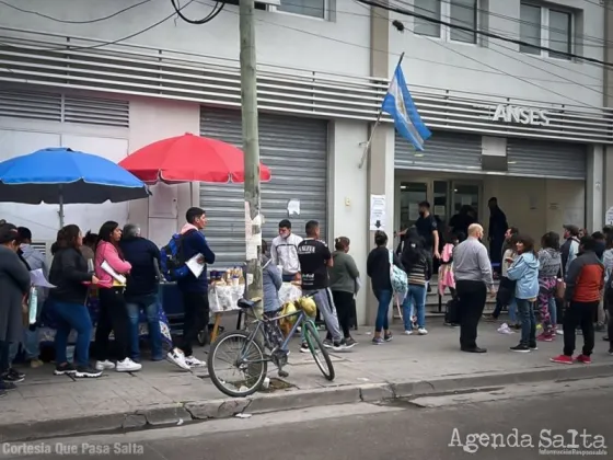 Anses Salta estalló de gente: más de 400 metros en el último día de atención