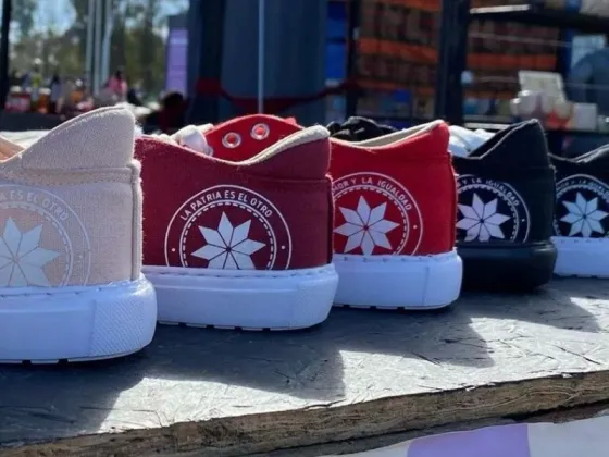 Zapatillas "militantes": el nuevo éxito de merchandising entre los jóvenes "K"