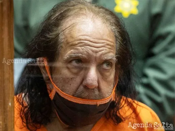 La estrella prono Ron Jeremy en los tribunales de Los Ángeles en 2020