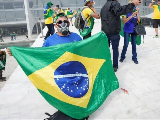 Echaron al ministro de Seguridad de Brasilia y sacaron a toda la policía a la calle