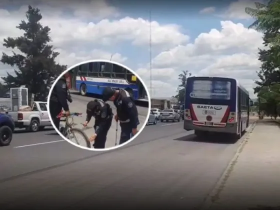 Un colectivo colisionó a una ciclista en la Av. Paraguay